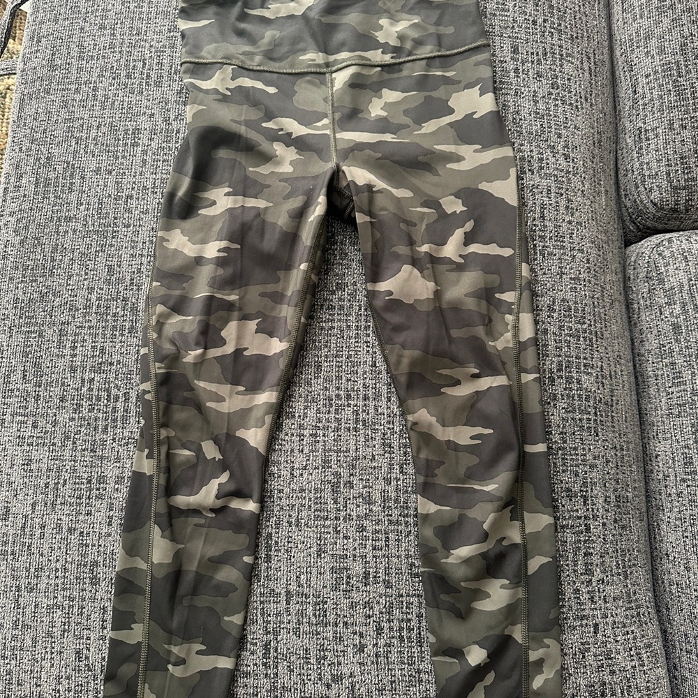 Athleta Green Camouflage 7/8 Tights